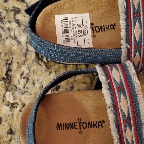 * MinneTonka Melody Sandals - Picture 5 of 8